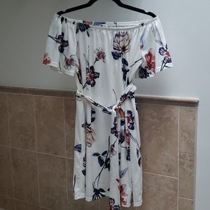 Off shoulder dress (S or M)